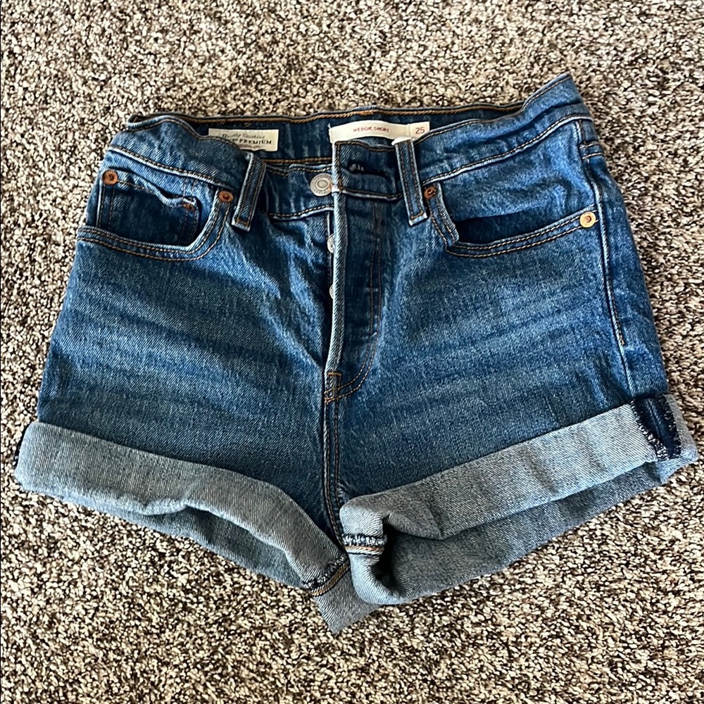 Women’s Levi Wedgie Short Size 25